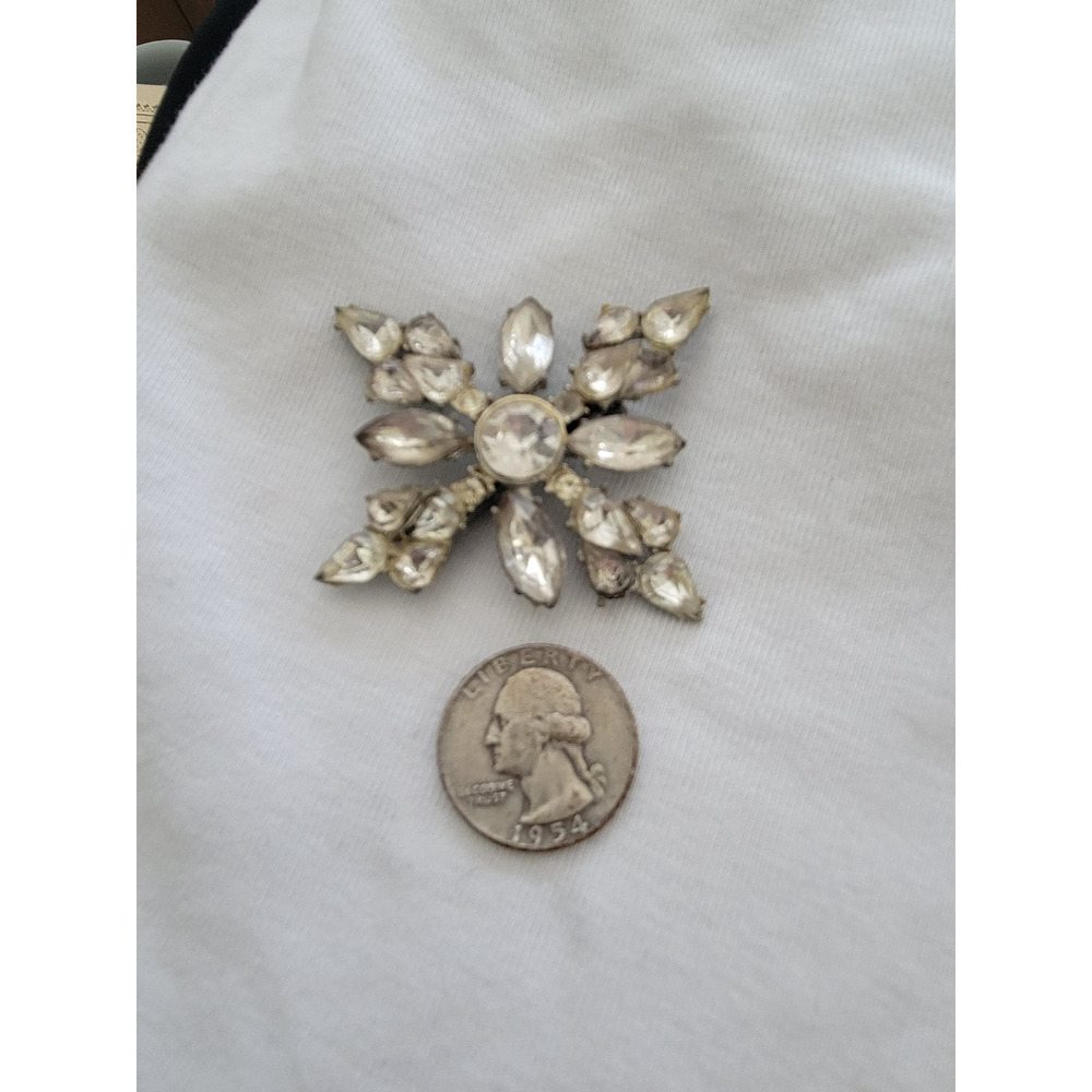Silver-Tone Crystal Flower/Snowflake? Brooch with Round Oval Crystal Stones - Picture 6 of 6